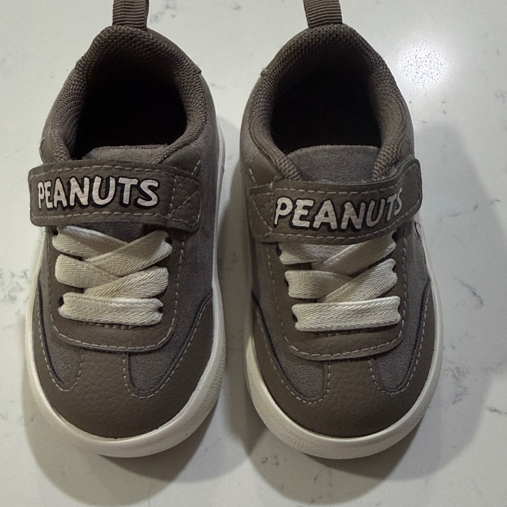 Baby boys brand new H&M peanut sneakers size 18/19